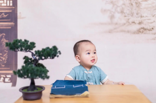 昌吉怀孕肚子中间凹两边凸