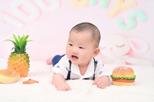 昌吉宝宝在妈妈肚子里